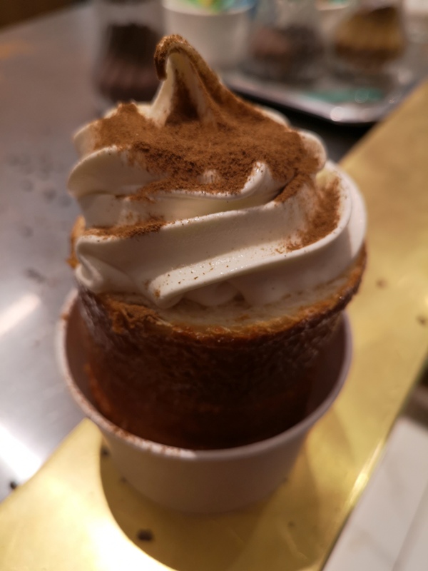 Molnar09 Budapest-布達佩斯煙囪卷Molnar's kurtoskalacs東歐品嚐在地甜點 啊!就麵包..哈