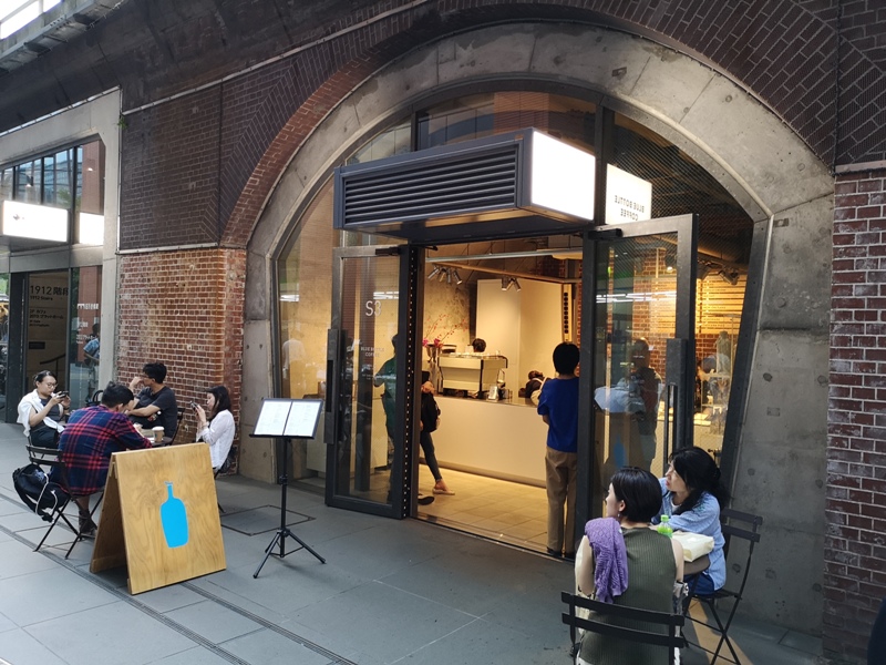 bluebottlemansei110103 Kanda-Blue Bottle 神田萬世橋店 喝咖啡感受電車轟隆轟隆的臨場感