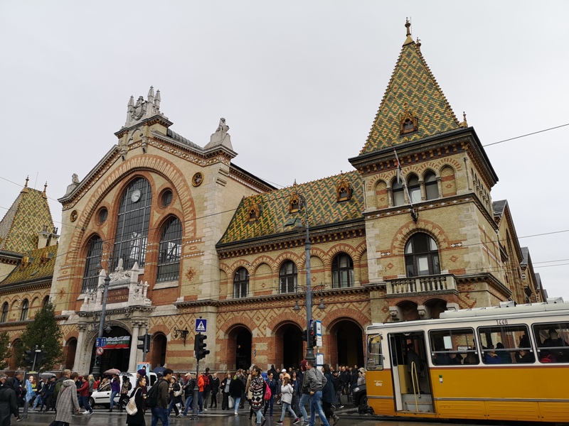 Budapest-本地人的菜市場 觀光客的遊樂場 布達佩斯的中央市場Nagy Vásárcsarnok(Central Market)