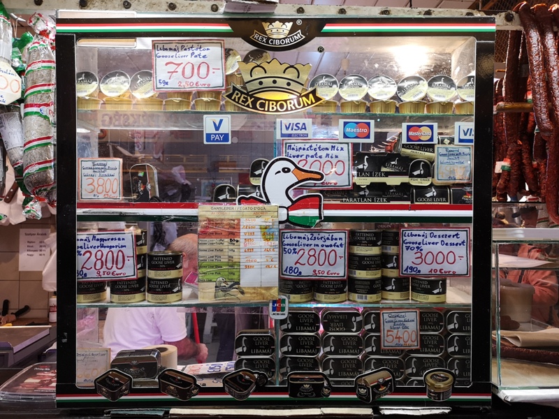 budapestcentralmarket05 Budapest-本地人的菜市場 觀光客的遊樂場 布達佩斯的中央市場Nagy Vásárcsarnok(Central Market)