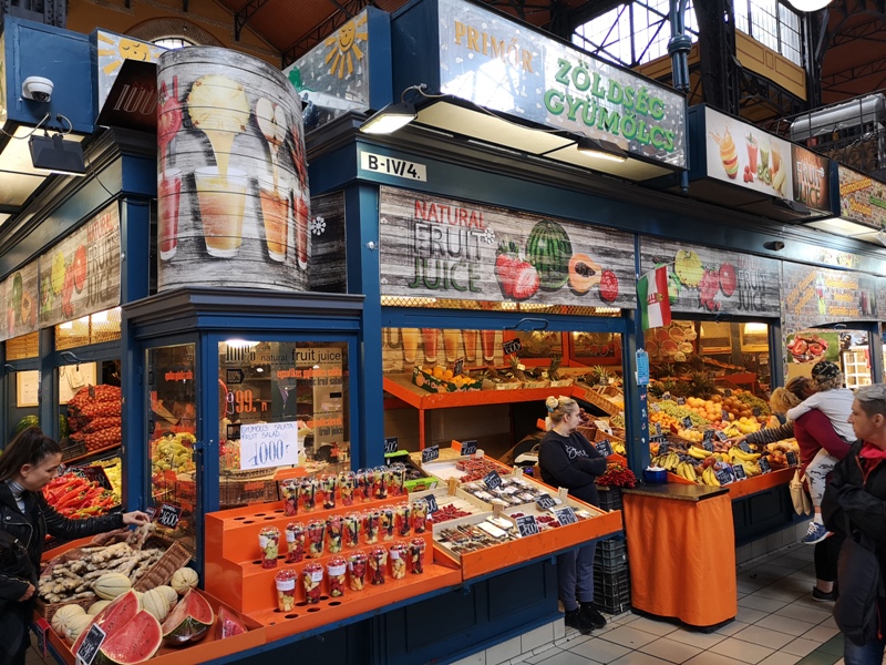 budapestcentralmarket08 Budapest-本地人的菜市場 觀光客的遊樂場 布達佩斯的中央市場Nagy Vásárcsarnok(Central Market)