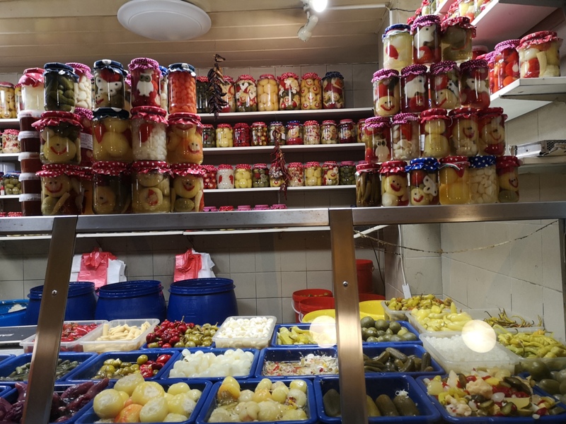 budapestcentralmarket11 Budapest-本地人的菜市場 觀光客的遊樂場 布達佩斯的中央市場Nagy Vásárcsarnok(Central Market)