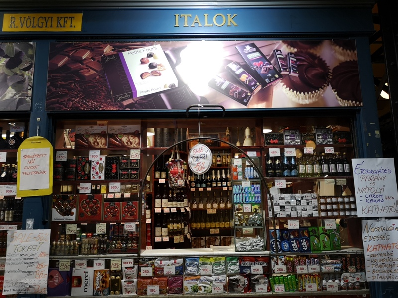 budapestcentralmarket14 Budapest-本地人的菜市場 觀光客的遊樂場 布達佩斯的中央市場Nagy Vásárcsarnok(Central Market)