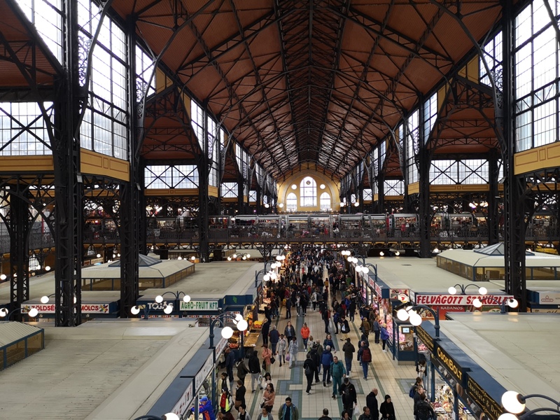 budapestcentralmarket15 Budapest-本地人的菜市場 觀光客的遊樂場 布達佩斯的中央市場Nagy Vásárcsarnok(Central Market)