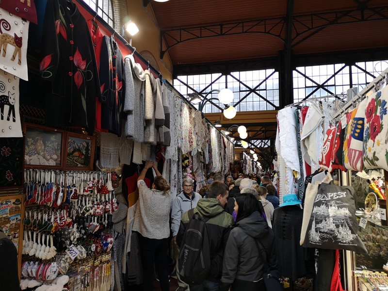 budapestcentralmarket17 Budapest-本地人的菜市場 觀光客的遊樂場 布達佩斯的中央市場Nagy Vásárcsarnok(Central Market)