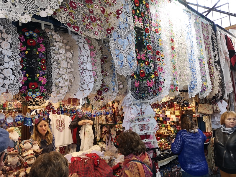 budapestcentralmarket18 Budapest-本地人的菜市場 觀光客的遊樂場 布達佩斯的中央市場Nagy Vásárcsarnok(Central Market)