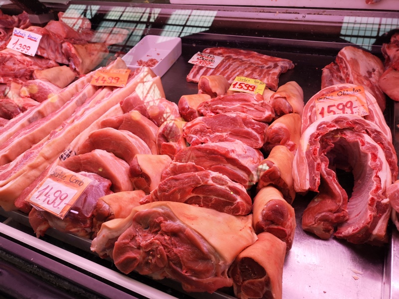 budapestcentralmarket23 Budapest-本地人的菜市場 觀光客的遊樂場 布達佩斯的中央市場Nagy Vásárcsarnok(Central Market)