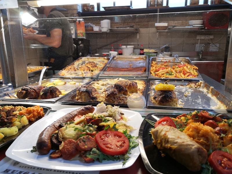 budapestcentralmarket27 Budapest-本地人的菜市場 觀光客的遊樂場 布達佩斯的中央市場Nagy Vásárcsarnok(Central Market)