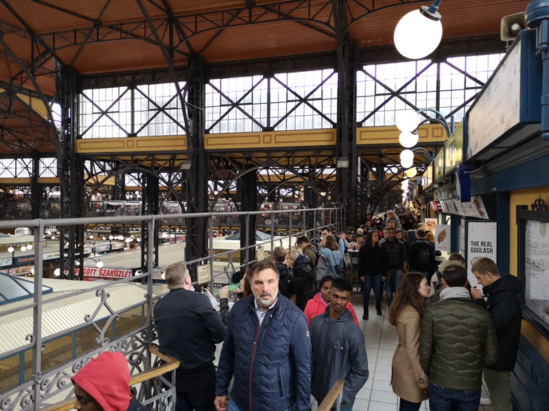 budapestcentralmarket31 Budapest-本地人的菜市場 觀光客的遊樂場 布達佩斯的中央市場Nagy Vásárcsarnok(Central Market)