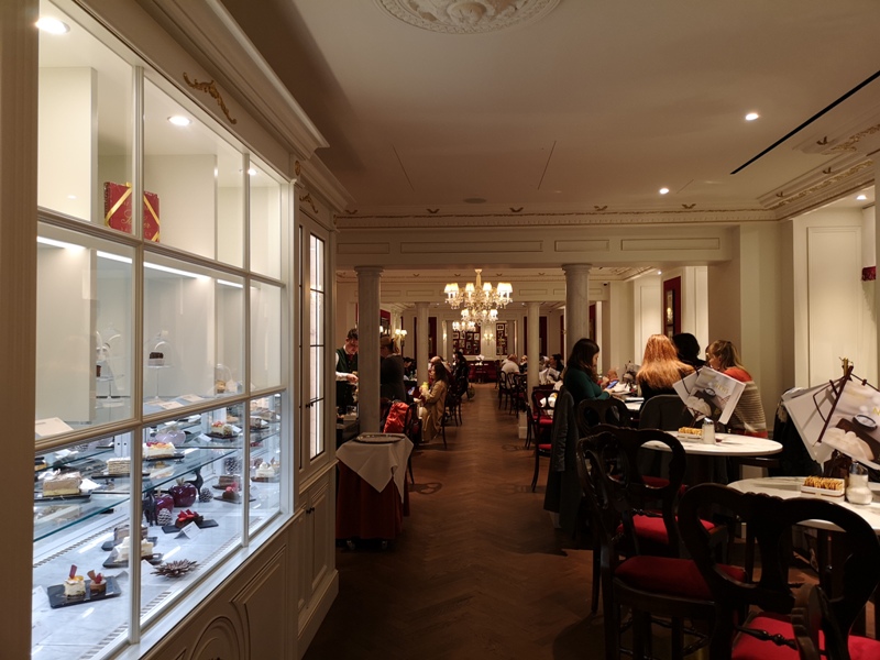 cafesacher03 Salzburg-薩爾斯堡Cafe Sacher沙河飯店吃沙河蛋糕 奧地利國寶甜點