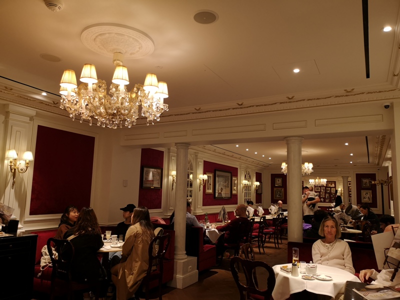 cafesacher05 Salzburg-薩爾斯堡Cafe Sacher沙河飯店吃沙河蛋糕 奧地利國寶甜點