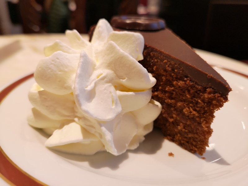 cafesacher14 Salzburg-薩爾斯堡Cafe Sacher沙河飯店吃沙河蛋糕 奧地利國寶甜點