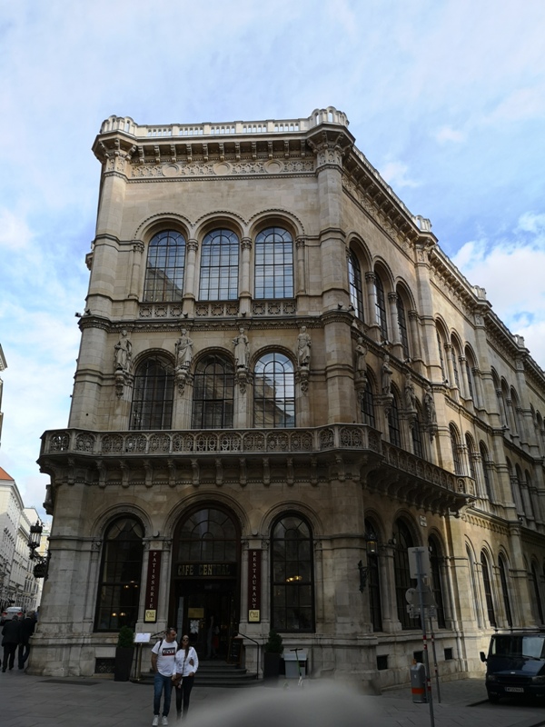 centralcafevie01 Vienna-Central Cafe我不在咖啡館 就在去咖啡館的路上 世界最美咖啡館之維也納中央咖啡館