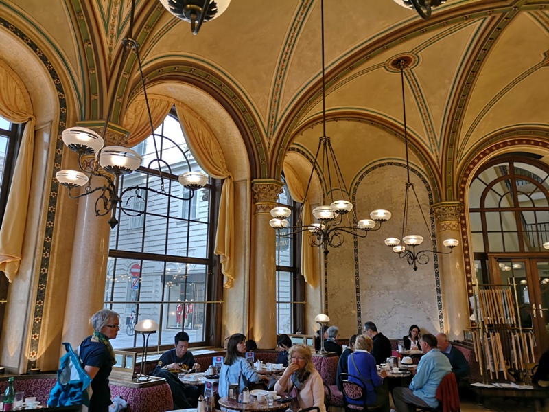 centralcafevie06 Vienna-Central Cafe我不在咖啡館 就在去咖啡館的路上 世界最美咖啡館之維也納中央咖啡館