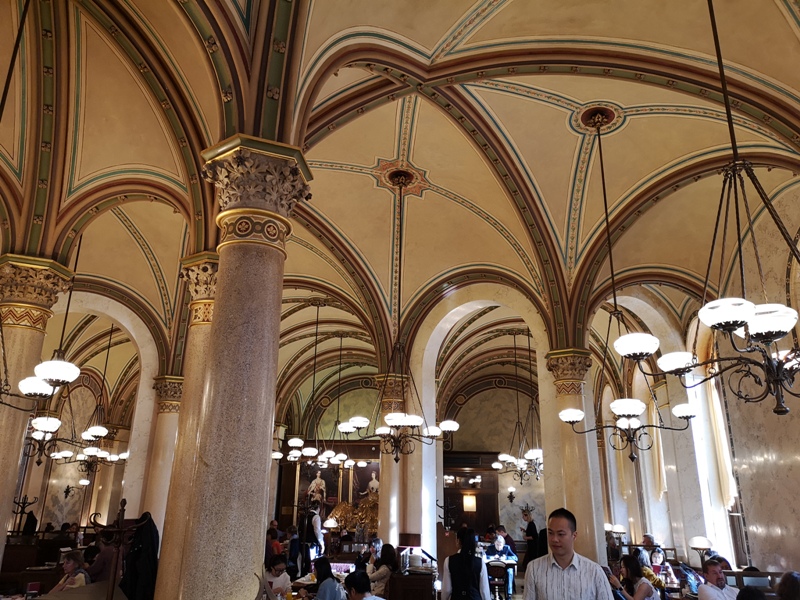 centralcafevie07 Vienna-Central Cafe我不在咖啡館 就在去咖啡館的路上 世界最美咖啡館之維也納中央咖啡館