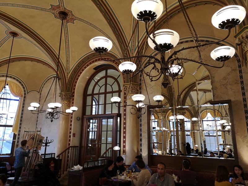 centralcafevie09 Vienna-Central Cafe我不在咖啡館 就在去咖啡館的路上 世界最美咖啡館之維也納中央咖啡館