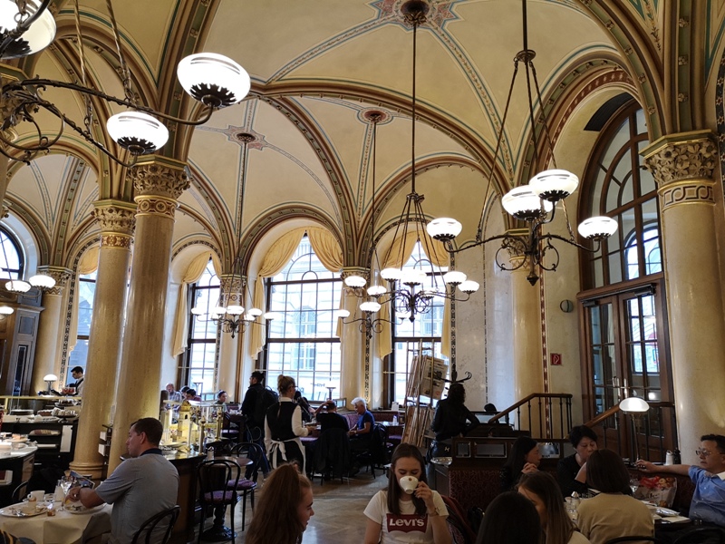 centralcafevie13 Vienna-Central Cafe我不在咖啡館 就在去咖啡館的路上 世界最美咖啡館之維也納中央咖啡館