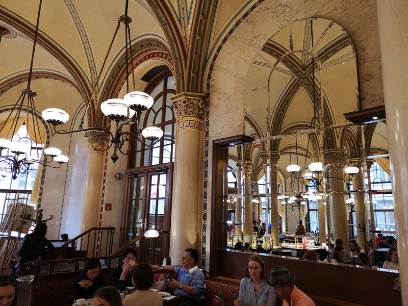 centralcafevie14 Vienna-Central Cafe我不在咖啡館 就在去咖啡館的路上 世界最美咖啡館之維也納中央咖啡館
