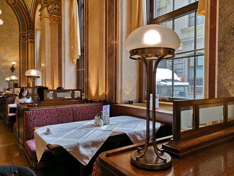 centralcafevie15 Vienna-Central Cafe我不在咖啡館 就在去咖啡館的路上 世界最美咖啡館之維也納中央咖啡館