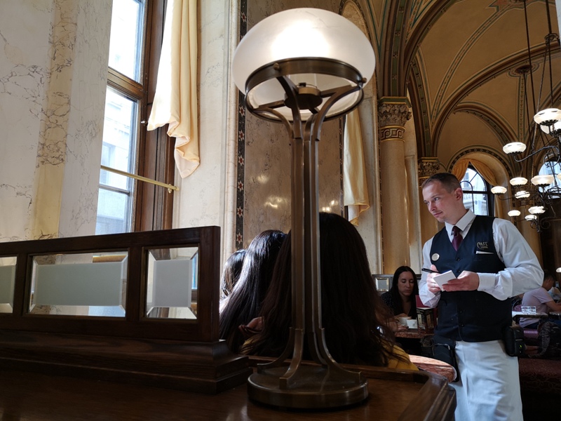 centralcafevie17 Vienna-Central Cafe我不在咖啡館 就在去咖啡館的路上 世界最美咖啡館之維也納中央咖啡館