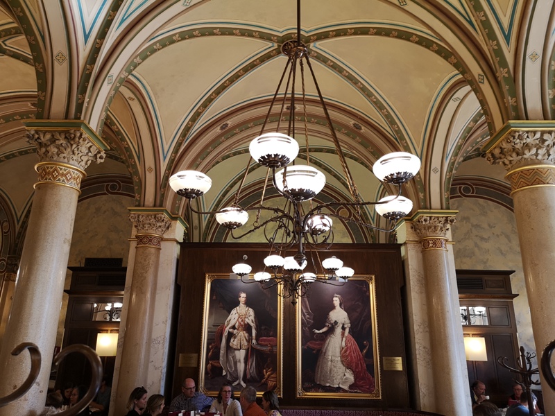 centralcafevie18 Vienna-Central Cafe我不在咖啡館 就在去咖啡館的路上 世界最美咖啡館之維也納中央咖啡館