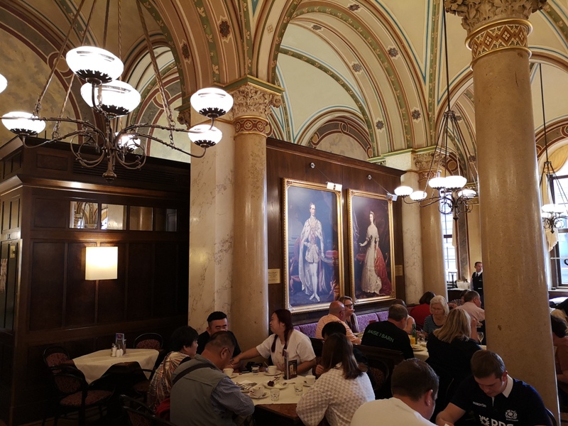 centralcafevie19 Vienna-Central Cafe我不在咖啡館 就在去咖啡館的路上 世界最美咖啡館之維也納中央咖啡館