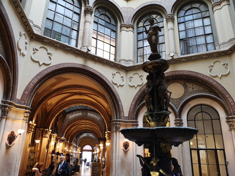 centralcafevie24 Vienna-Central Cafe我不在咖啡館 就在去咖啡館的路上 世界最美咖啡館之維也納中央咖啡館