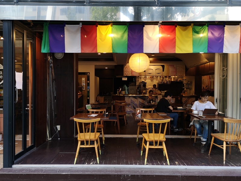 teracafe03 Daikanyama-代官山Tera Cafe幡旗彩虹風 和尚坐鎮另類風格咖啡館