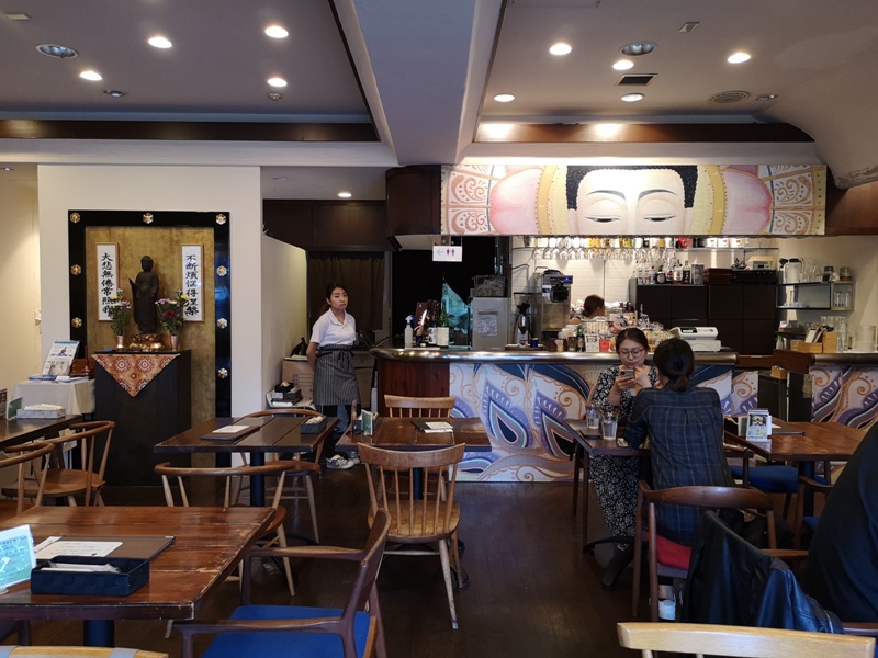 teracafe04 Daikanyama-代官山Tera Cafe幡旗彩虹風 和尚坐鎮另類風格咖啡館