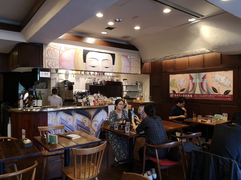 teracafe05 Daikanyama-代官山Tera Cafe幡旗彩虹風 和尚坐鎮另類風格咖啡館