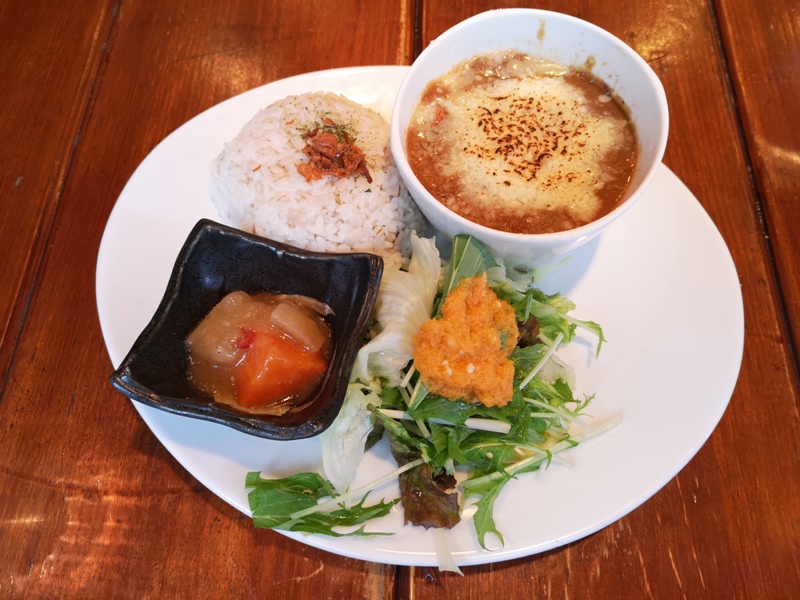 teracafe09 Daikanyama-代官山Tera Cafe幡旗彩虹風 和尚坐鎮另類風格咖啡館