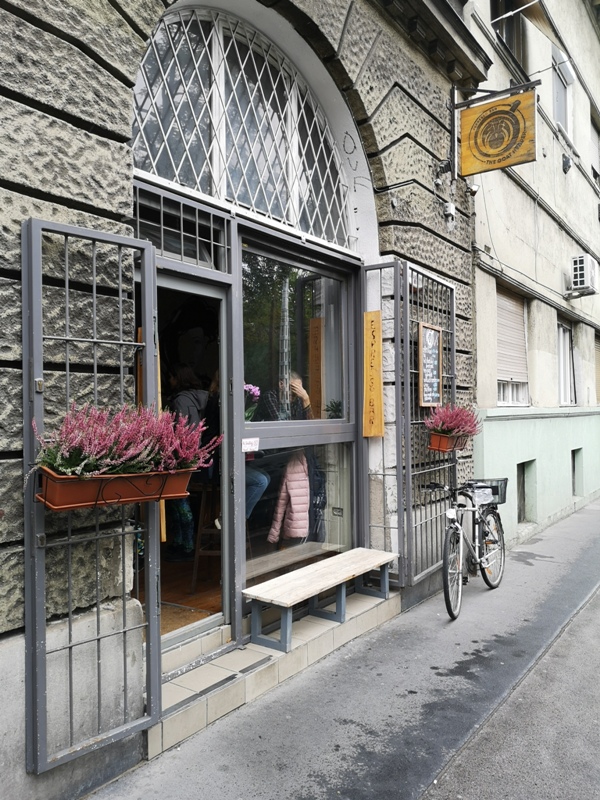 thegoatheader01 Budapest-布達佩斯The Goat Header咖啡館 小巷小弄的悠閒與爛漫
