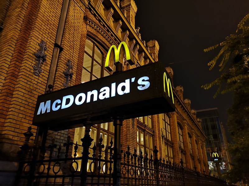 Budapest-世界最美麥當勞 特色鵝肝漢堡超好吃在布達佩斯
