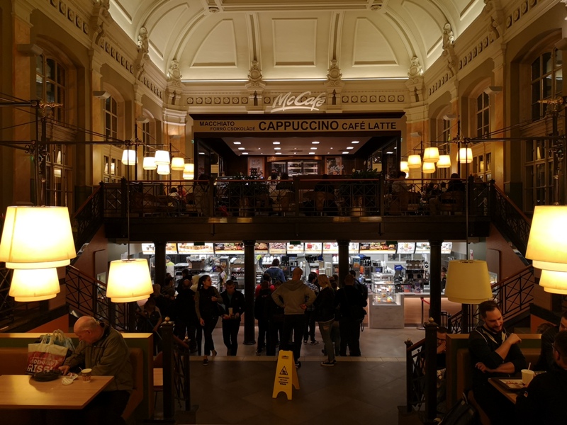 budapestmacdonald04 Budapest-世界最美麥當勞 特色鵝肝漢堡超好吃在布達佩斯