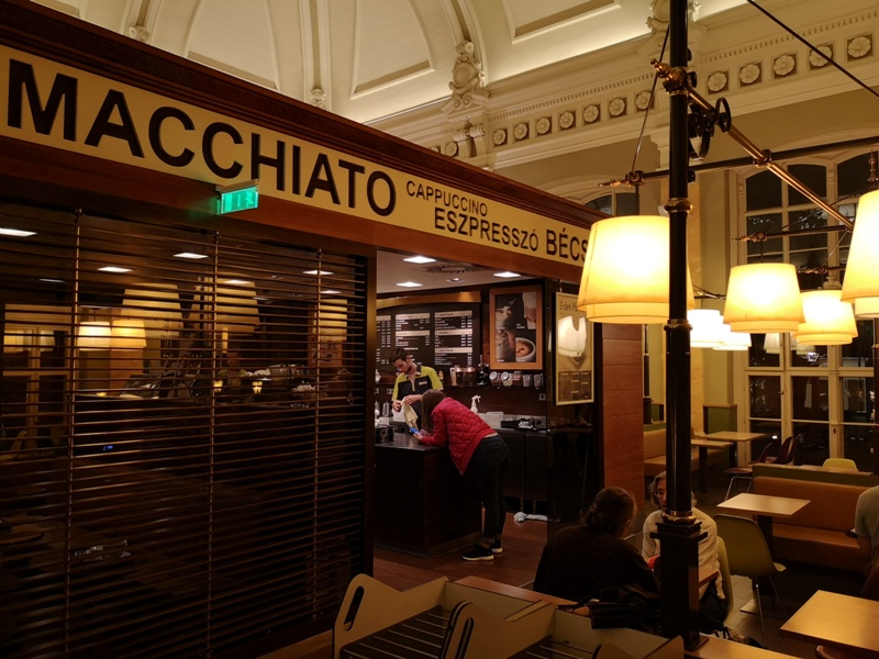 budapestmacdonald08 Budapest-世界最美麥當勞 特色鵝肝漢堡超好吃在布達佩斯