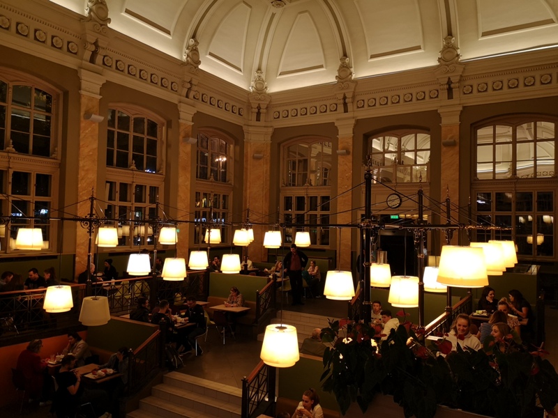 budapestmacdonald11 Budapest-世界最美麥當勞 特色鵝肝漢堡超好吃在布達佩斯