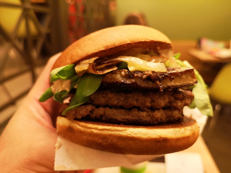 budapestmacdonald15 Budapest-世界最美麥當勞 特色鵝肝漢堡超好吃在布達佩斯