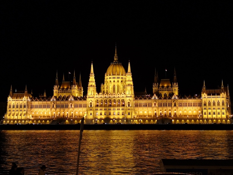 Budapest-國會大廈 閃耀布達佩斯的城堡 Budapest-國會大廈 閃耀布達佩斯的城堡