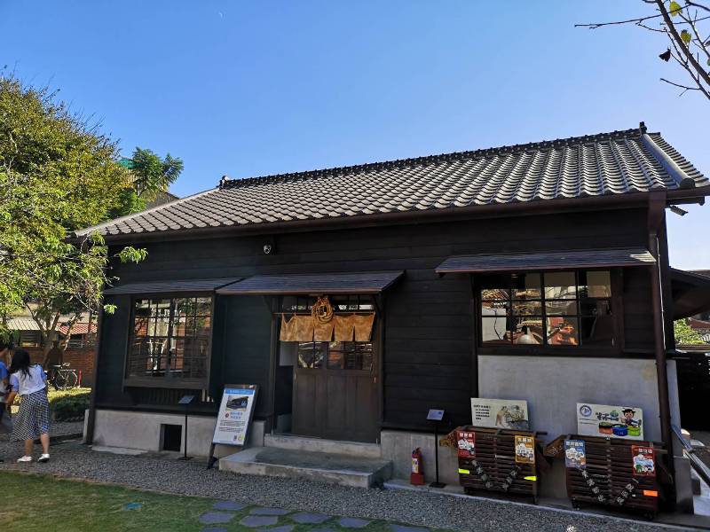 guanxi 關西-關西老街百年老屋 石店子六九書店 換書概念 種下藝文的種子