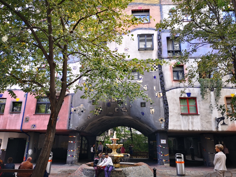 hundredwater001008 Vienna-百水公寓 色彩繽紛綠意 維也納特色建築
