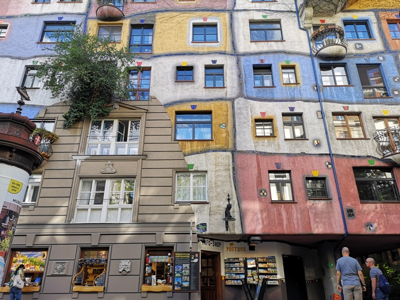 hundredwater001010 Vienna-百水公寓 色彩繽紛綠意 維也納特色建築