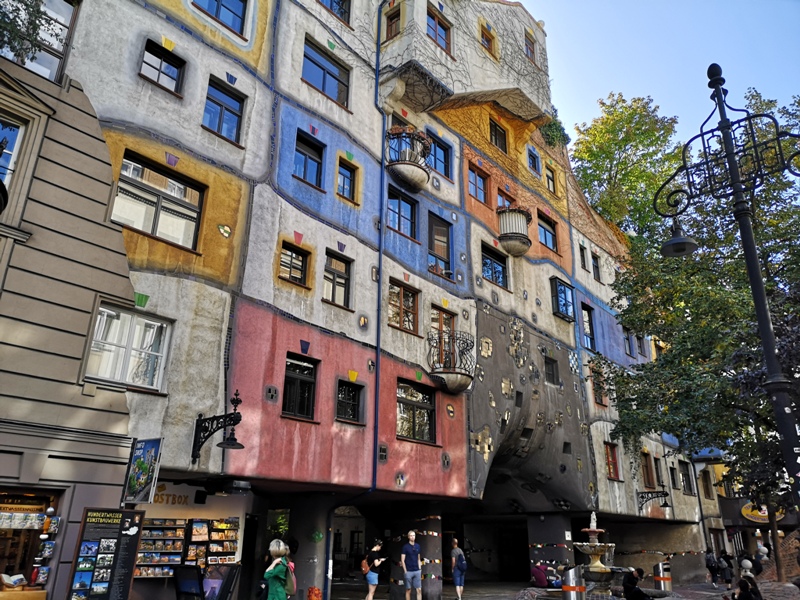 Vienna-百水公寓 色彩繽紛綠意 維也納特色建築