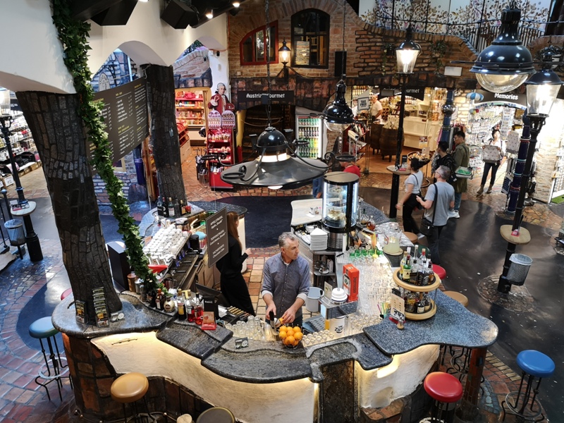 hundredwater001021 Vienna-百水公寓 色彩繽紛綠意 維也納特色建築