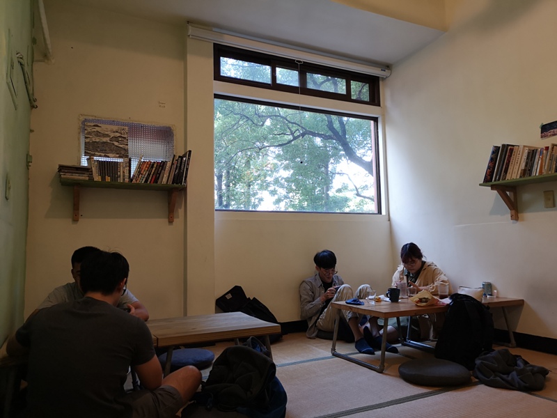 ruhcafe14 苓雅-路人咖啡Ruh Cafe生日公園旁最佳休憩場所 榻榻米超舒適...