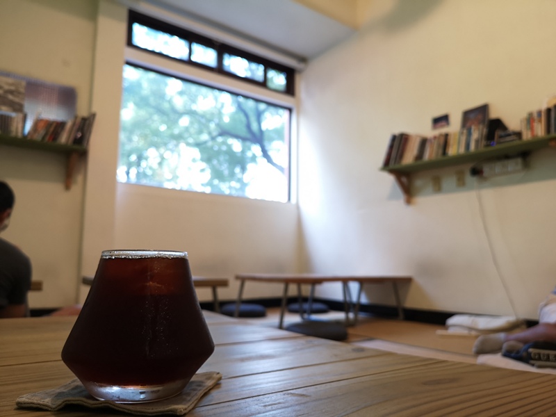 ruhcafe17 苓雅-路人咖啡Ruh Cafe生日公園旁最佳休憩場所 榻榻米超舒適...