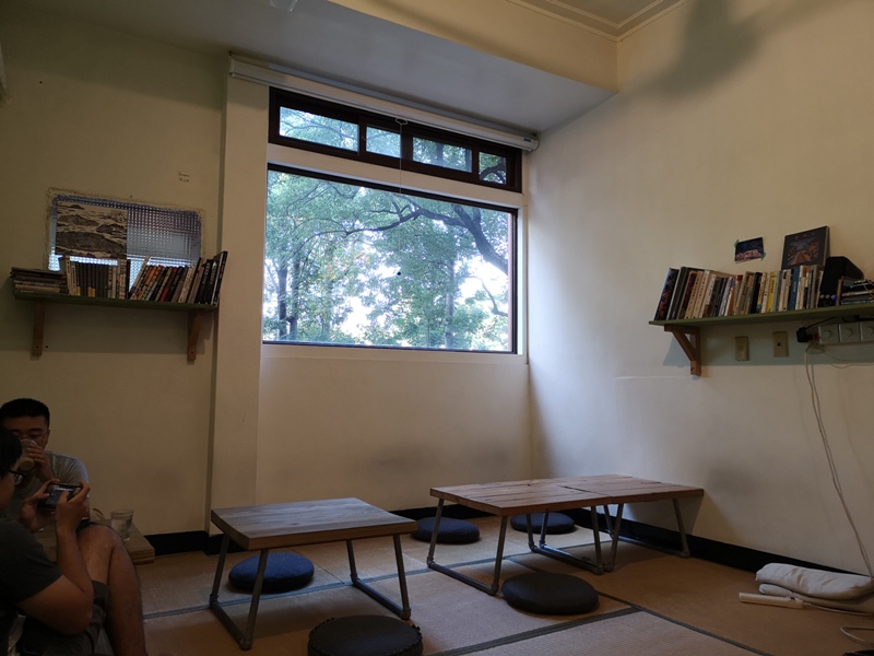ruhcafe18 苓雅-路人咖啡Ruh Cafe生日公園旁最佳休憩場所 榻榻米超舒適...