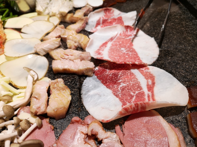 KoreaBBQ04 Seoul-濟州大石板烤五花肉店 首爾樂天世界旁傳統烤肉五花肉彈韓牛嫩