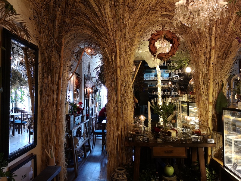 floralcafebkk170108 Bangkok-Floral Cafe at Napasorn曼谷花市旁滿滿花香古物的咖啡館
