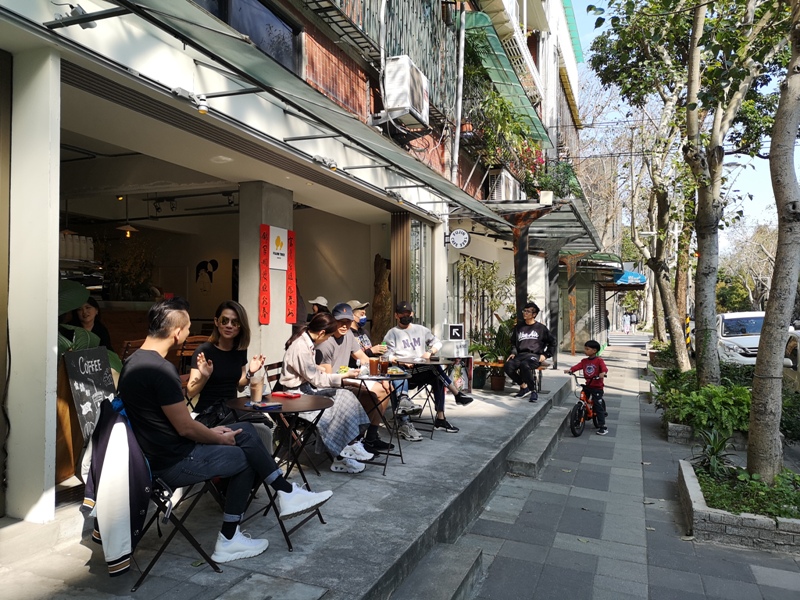 fujintree35303 松山-富錦樹353咖啡 開放式空間 把街廓納入咖啡館 空氣陽光與街景