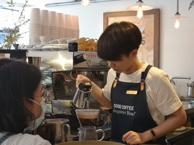 fujintree35311 松山-富錦樹353咖啡 開放式空間 把街廓納入咖啡館 空氣陽光與街景